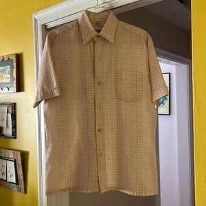 Men’s size medium Spire brand shirt